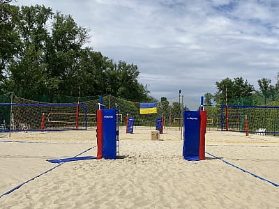 Академия пляжных видов спорта Sunrise на острове Долобецкий в Киеве 