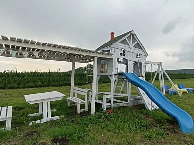 Детская площадка в парке «Сказочные Поля» в селе Стрелки, Львовская область 