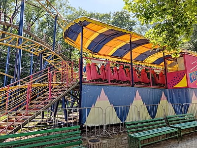 Парк аттракционов в центральном парке культуры и отдыха имени Т.Г.Шевченко 