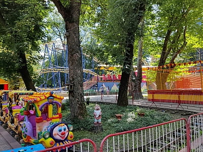 Парк аттракционов в центральном парке культуры и отдыха имени Т.Г.Шевченко 