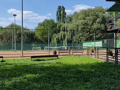 Теннисные корты в парке культуры и отдыха "Сопильче" (Топильче) в городе Тернополь 