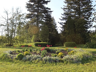 Хоростковский дендропарк - садово-парковая достопримечательность с экзотическими растениями и живописными пейзажами на Тернопольщине.