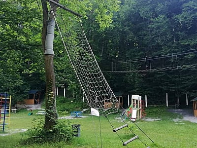  Веревочный парк и детская площадка в загородном комплексе "Львовская Швейцария" 