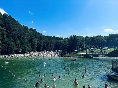  Пляж в загородном комплексе "Львовская Швейцария" 