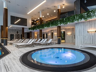  Crona Hotel&SPA - это изысканный загородный комплекс в живописном уголке Карпат, где сочетаются природная красота и безупречный сервис.