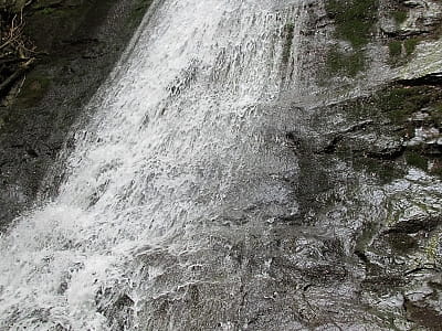 Наринецкий водопад - водопад между селами Татаров и Микуличин