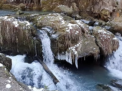 Верхнекаменский водопад: волшебный уголок Карпат