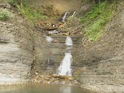 Водопад Под Камыном: живописный каскад в Горганах