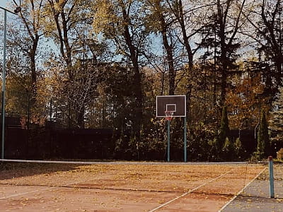 Площадка для игры в теннис, футбол, волейбол в загородном комплексе «На Яру» возле Винницы 