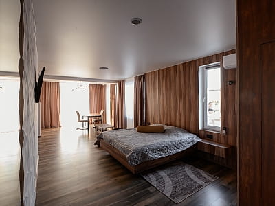 Уютные номера в загородном комплексе California на Яворовском озере возле Львова