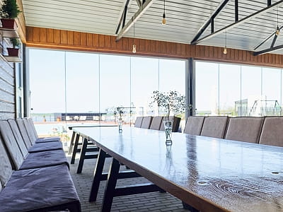 Ресторан в загородном комплексе California на Яворовском озере возле Львова