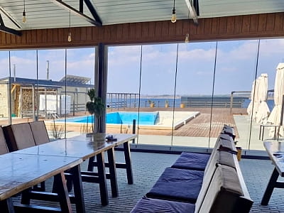 Ресторан в загородном комплексе California на Яворовском озере возле Львова