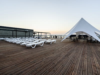 Отдых в комплексе California: бассейны с подогревом, баня, коттеджи у озера, водные развлечения, банкетный зал. Удобно добраться из Львова.