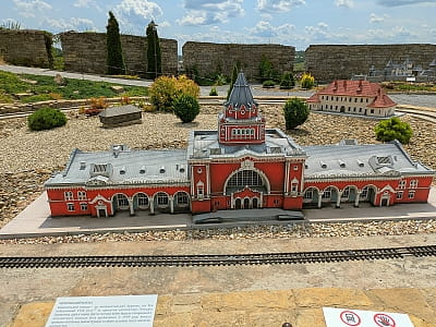 Единственный в мире музей миниатюр замков Украины: более 20 известных фортификационных сооружений в масштабе 1:50, истории, легенды, мастерская детализация, семейный отдых.