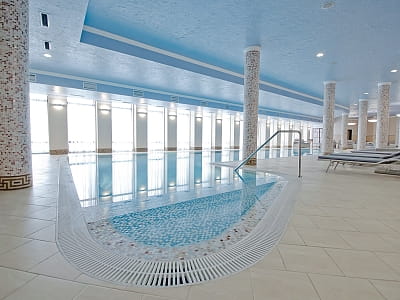 Крытый бассейн в загородном комплексе City Holiday Resort & SPA в селе Петропавловская Борщаговка возле Киева