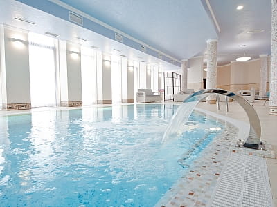 Крытый бассейн в загородном комплексе City Holiday Resort & SPA в селе Петропавловская Борщаговка возле Киева
