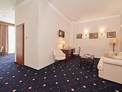 Уютные номера отеля в загородном комплексе City Holiday Resort & SPA в селе Петропавловская Борщаговка возле Киева