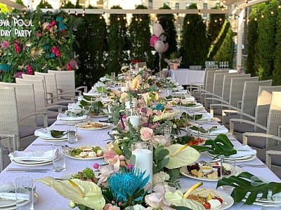 Ресторан в загородном комплексе City Holiday Resort & SPA в селе Петропавловская Борщаговка возле Киева