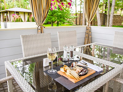 Ресторан в загородном комплексе City Holiday Resort & SPA в селе Петропавловская Борщаговка возле Киева