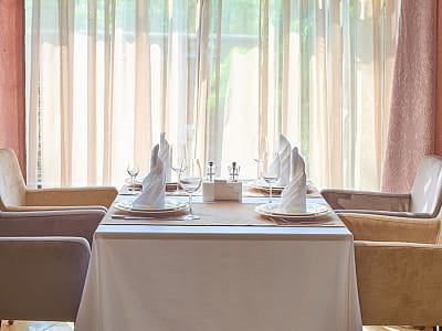 Ресторан в загородном комплексе City Holiday Resort & SPA в селе Петропавловская Борщаговка возле Киева