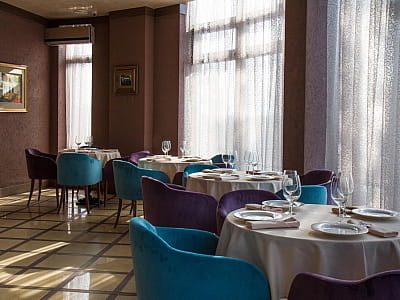 Ресторан Panoramic в загородном комплексе City Holiday Resort & SPA в селе Петропавловская Борщаговка возле Киева