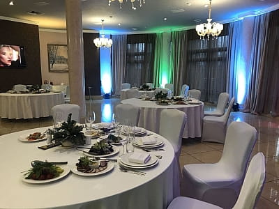 Ресторан в загородном комплексе City Holiday Resort & SPA в селе Петропавловская Борщаговка возле Киева