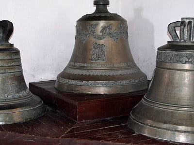 Уникальный музей колоколов в Луцке с коллекцией церковных и бытовых колоколов XVII-XX вв. Расположен в средневековой Владычьей башне замка Любарта.