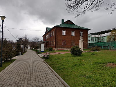 Музей Гуцульщины в Верховине — культурная сокровищница Карпат с уникальными экспонатами, рассказывающими о быте, традициях и искусстве гуцулов.