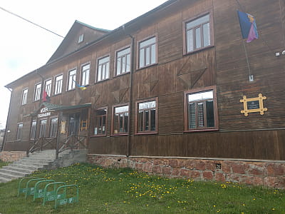 Музей Гуцульщины в Верховине — культурная сокровищница Карпат с уникальными экспонатами, рассказывающими о быте, традициях и искусстве гуцулов.