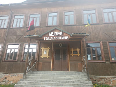 Музей Гуцульщины в Верховине — культурная сокровищница Карпат с уникальными экспонатами, рассказывающими о быте, традициях и искусстве гуцулов.