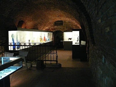 Музей стекла во Львове – первый в Украине музей гутного и современного стекла. Уникальные экспонаты, международные симпозиумы, древние артефакты и современное искусство.