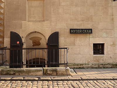 Музей стекла во Львове – уникальный культурный центр, где переплетаются история, традиции и современное искусство. 