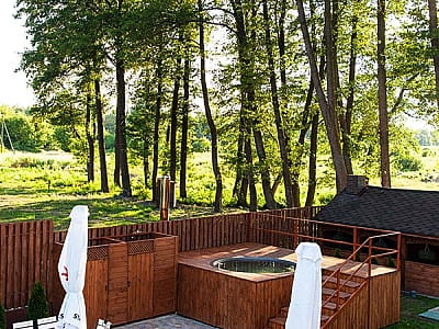 карпатский чан в загородном комплексе BARICLUB в селе Дерновка под Киевом