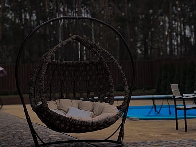 летний бассейн в загородном комплексе BARICLUB в селе Дерновка под Киевом