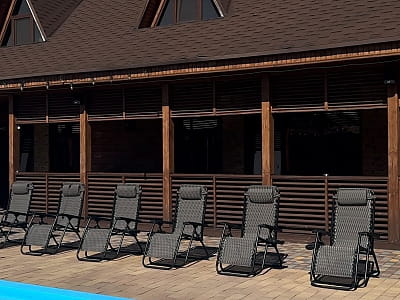 летний бассейн в загородном комплексе BARICLUB в селе Дерновка под Киевом