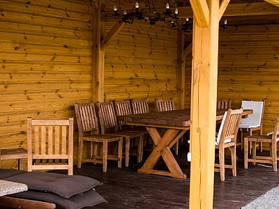 Парк-отель «Чудодеево» — отдых среди соснового леса у озера. Бассейн, баня, чан, ресторан, рыбалка, апитерапия и коттеджи для всей семьи.