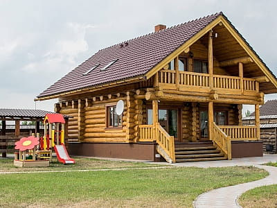 Парк-отель «Чудодеево» — отдых среди соснового леса у озера. Бассейн, баня, чан, ресторан, рыбалка, апитерапия и коттеджи для всей семьи.