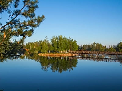 озеро с причалами в загородном комплексе «Чудодеево» в селе Вышполь Житомирской области