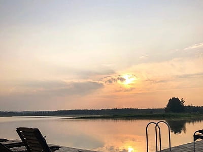 озеро с причалами в загородном комплексе «Чудодеево» в селе Вышполь Житомирской области