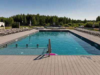 летний бассейн в загородном комплексе «Чудодеево» в селе Вышполь Житомирской области