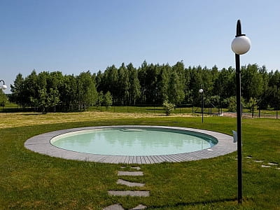 летний бассейн в загородном комплексе «Чудодеево» в селе Вышполь Житомирской области