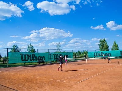 теннисные корты в загородном комплексе «Чудодиево» в селе Вышполь Житомирской области