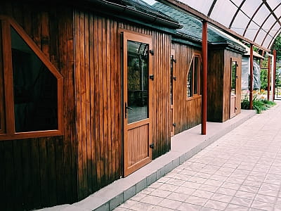 Complex VLADA Resort — это современный гостинично-развлекательный комплекс в черте города Черкассы, который сочетает в себе комфорт, уют и природу.