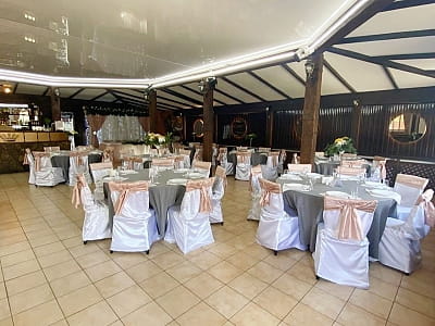 банкетный зал ресторана в загородном комплексе Complex VLADA Resort в Черкассах