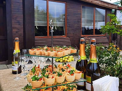 Complex VLADA Resort — это современный гостинично-развлекательный комплекс в черте города Черкассы, который сочетает в себе комфорт, уют и природу.