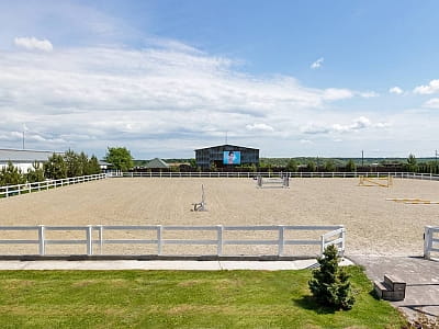 Конно-спортивный комплекс DERGACHOV в селе Веремья Киевской области