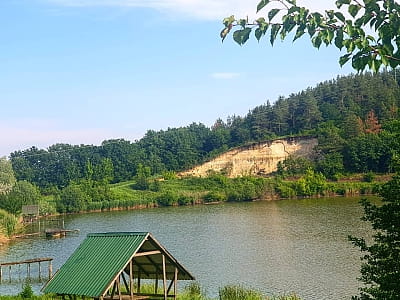 зарыбленное озеро в загородном комплексе DERGACHOV в селе Веремье Киевской области