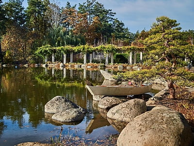 Eva Park в Вита-Почтовой – живописный ландшафтный парк с японским садом, водопадами, озером и фотолокациями. Отдых, фотосессии, ивенты, гармония.