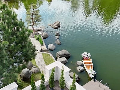 прогулка на лодке по озеру в Eva Park в селе Вита-Почтовая возле Киева