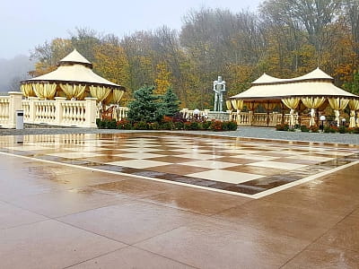 Forest Club Sherwood — гостинично-ресторанный комплекс недалеко от Умани с рестораном, сауной, спа, теннисом и семейным отдыхом на природе.